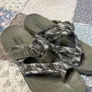 Skechers Foamies size 8